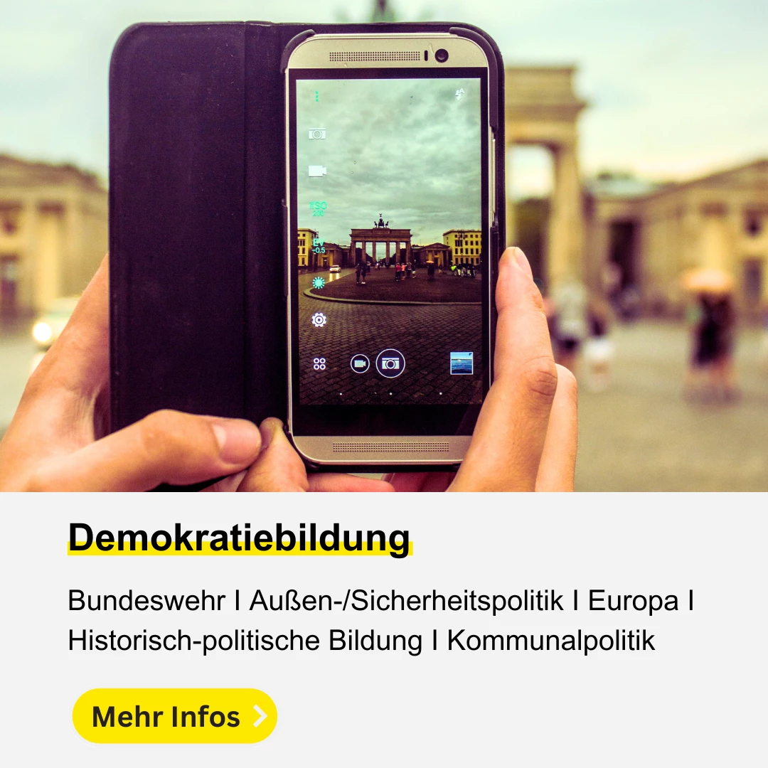 Handy fotografiert Brandenburger Tor